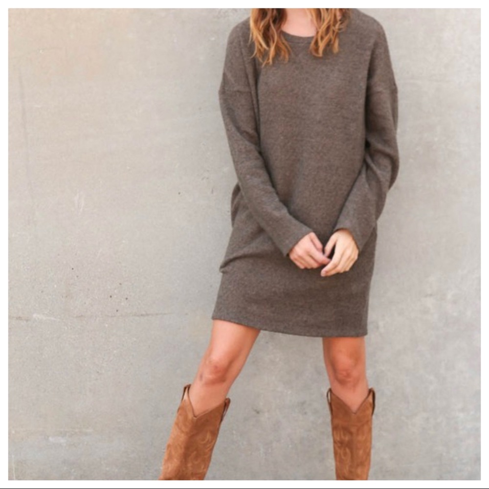 Fabulous Long Sleeves sweater knit dress w/pockets - Picture 2 of 7
